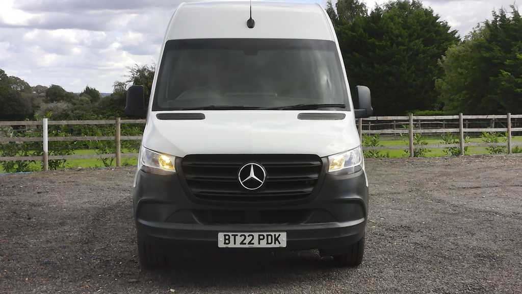 Mercedes-Benz Sprinter 315 Progressive Mwb L2 H2 Rwd,sat Nav,air Conditio White #2