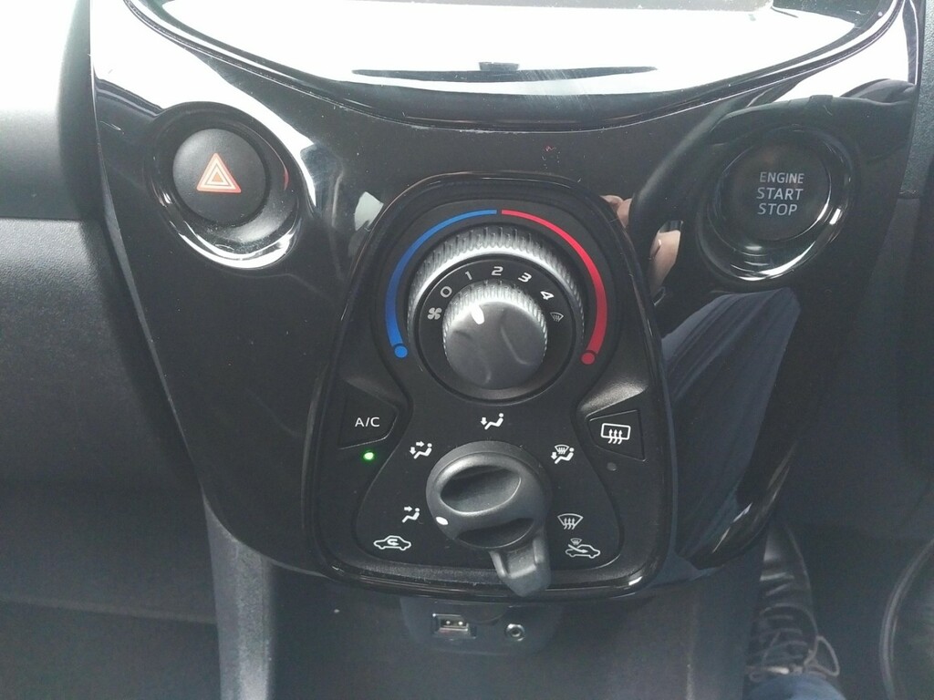 Peugeot 108 Active Hatchback 1.0 Active Red #31