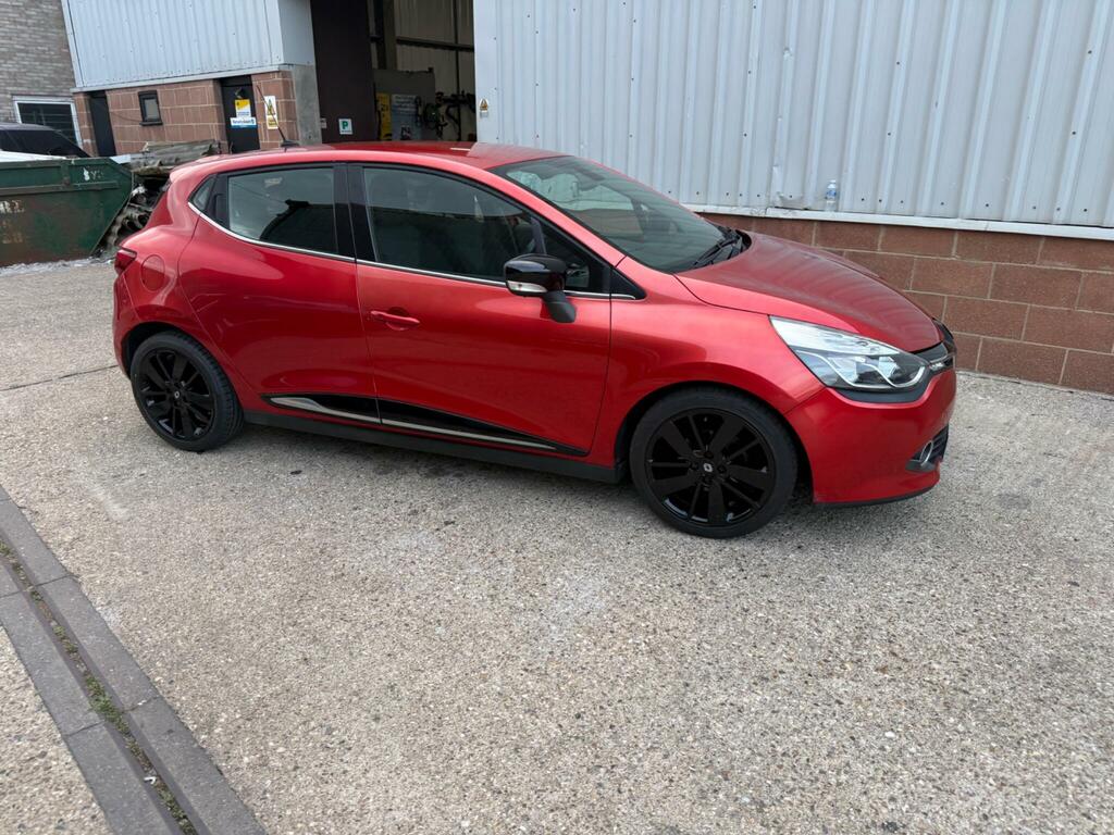 Renault Clio Dynamique S Medianav Red