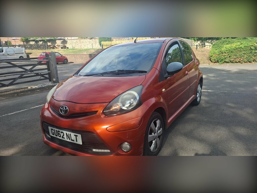Toyota Aygo 1.0 Vvt-i Fire Hatchback Euro 5 Orange
