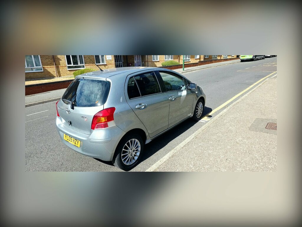 Toyota Yaris 1.33 Dual Vvt-i Sr Hatchback Eur Silver #3