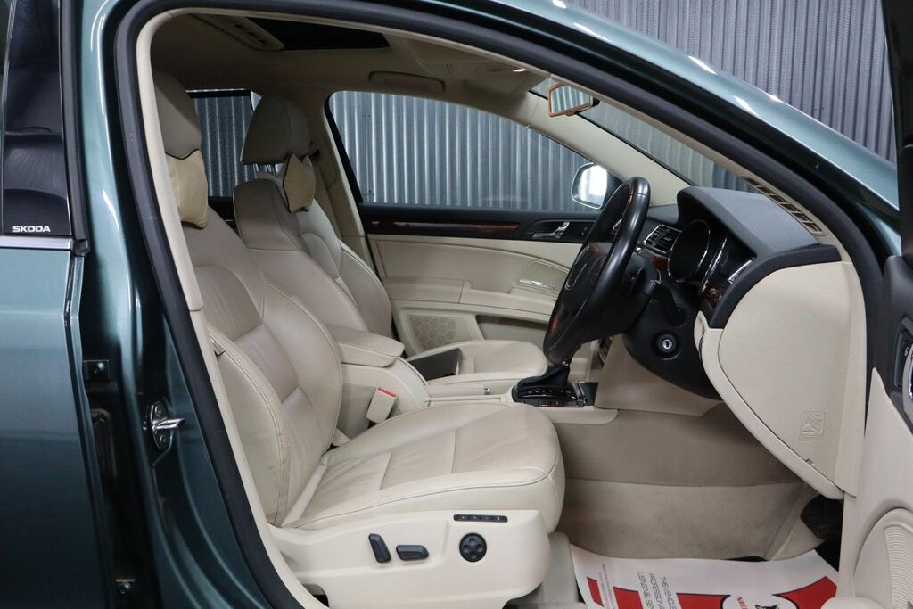 Skoda Superb Hatchback Purple #26
