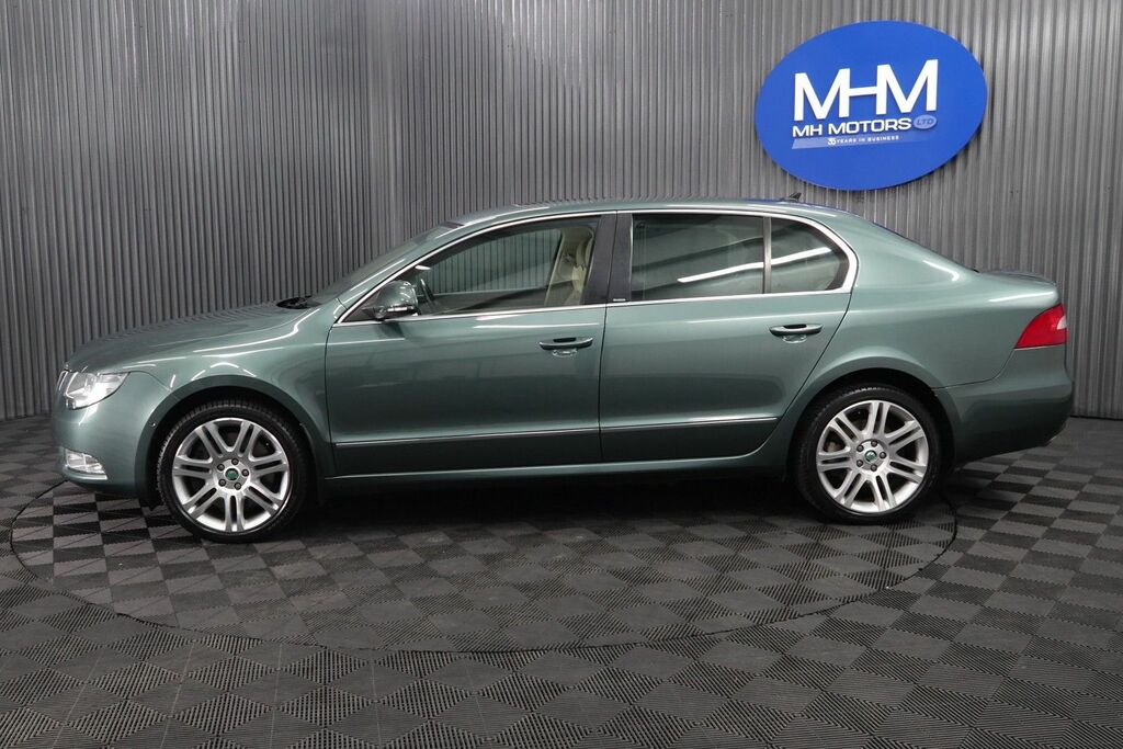 Skoda Superb V6 Elegance Hatchback Green #4