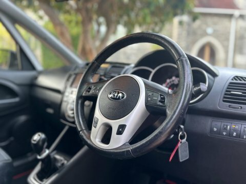 Kia Venga Mpv Blue #15