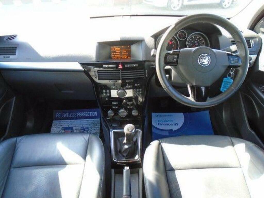 Vauxhall Astra 16V Sri Euro 5 Red #10