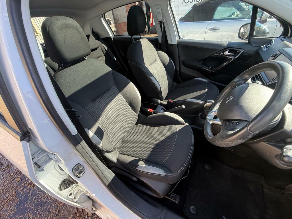 Peugeot 208 1.4 Hdi Style Euro 5 White #3