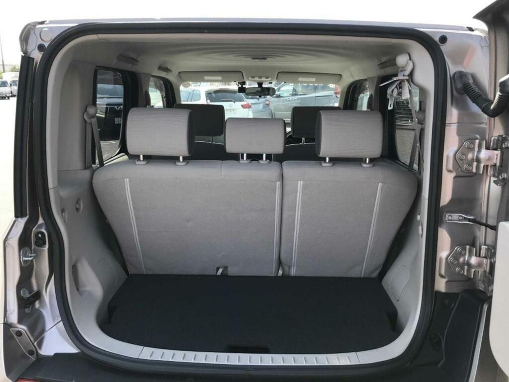 Nissan Cube Hatchback 1.5 15X M-selection Welcab 2012 Red #8