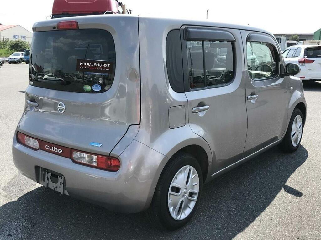 Nissan Cube Hatchback 1.5 15X M-selection Welcab 2012 Red #11