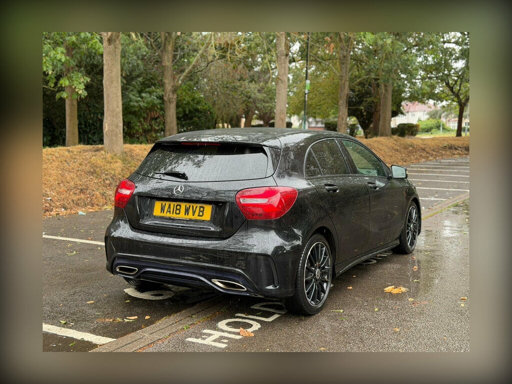Mercedes-Benz A Class 1.6 A180 Amg Line Premium 7G-dct Euro 6 Ss Black #4