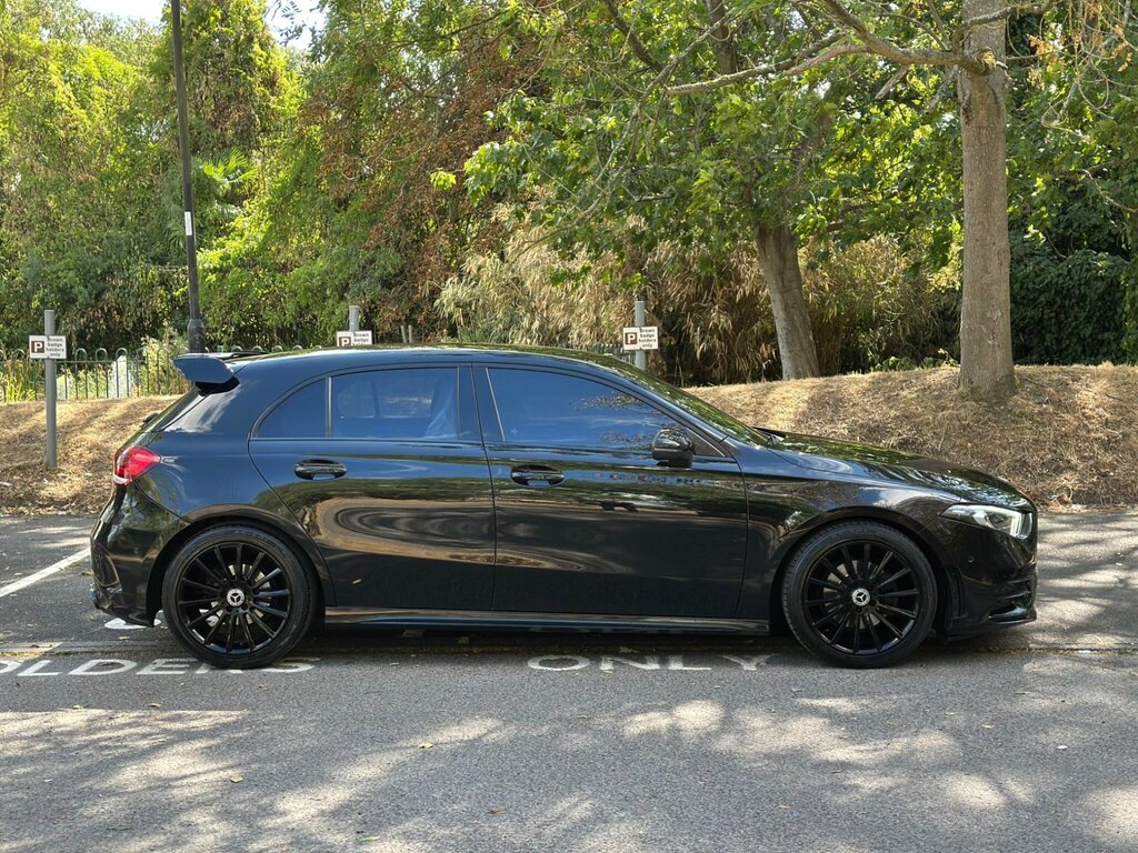 Mercedes-Benz A Class 1.3 A180 Amg Line Executive 7G-dct Euro 6 Ss Black #4