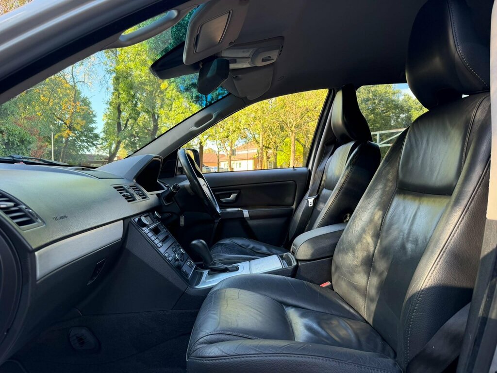 Volvo XC90 2.4L Se Lux Silver #16