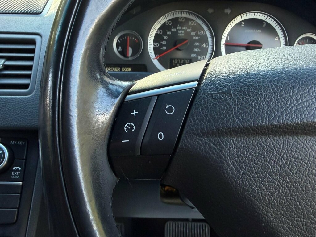 Volvo XC90 2.4L Se Lux Silver #25