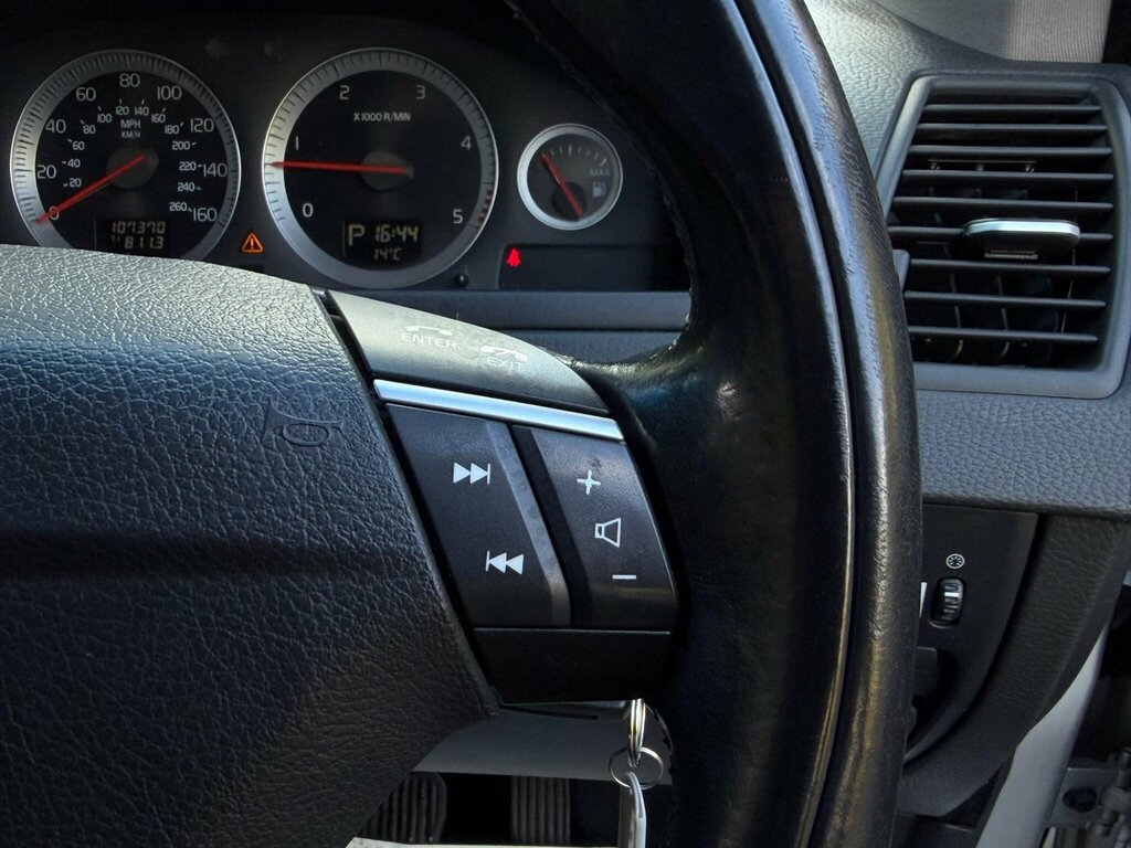 Volvo XC90 2.4L Se Lux Silver #26