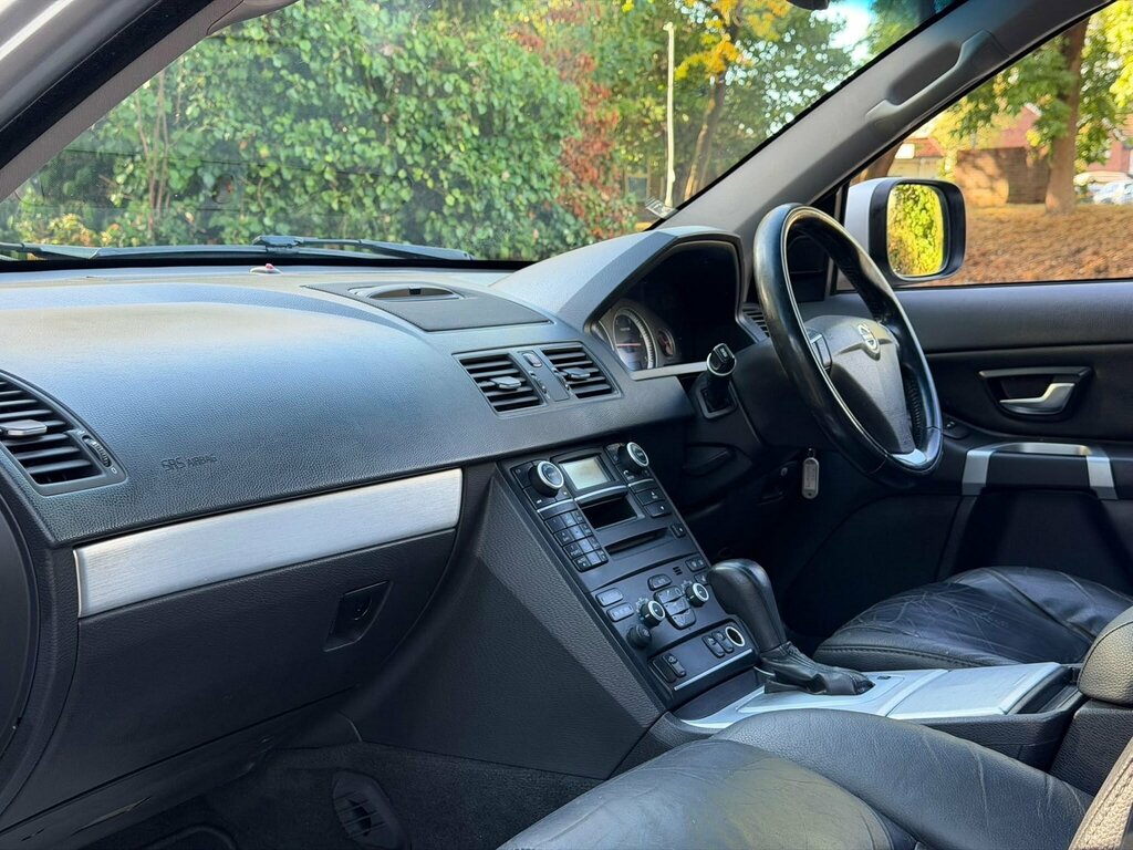 Volvo XC90 2.4L Se Lux Silver #15
