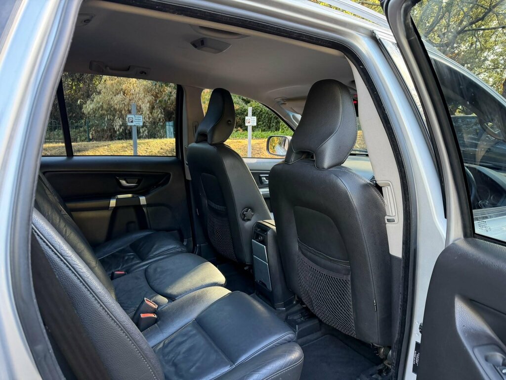 Volvo XC90 2.4L Se Lux Silver #22