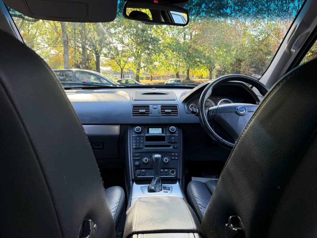 Volvo XC90 2.4L Se Lux Silver #19