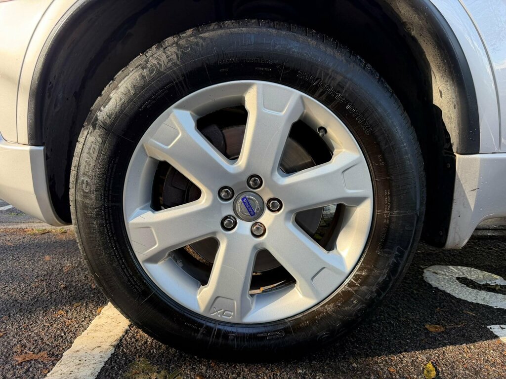 Volvo XC90 2.4L Se Lux Silver #32