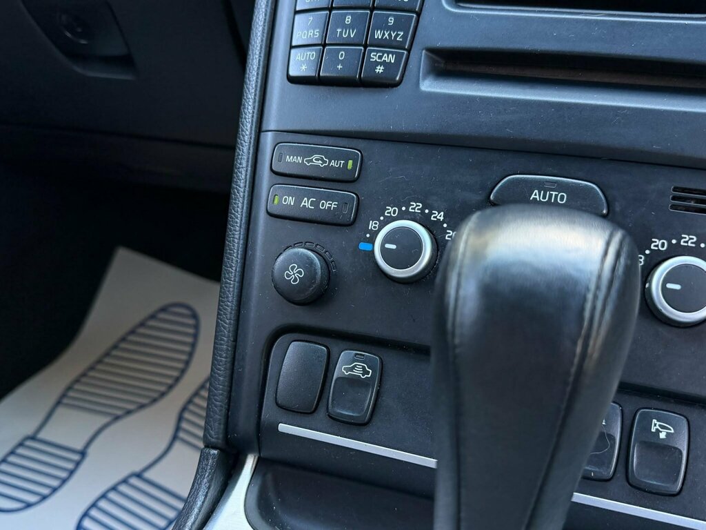 Volvo XC90 2.4L Se Lux Silver #27