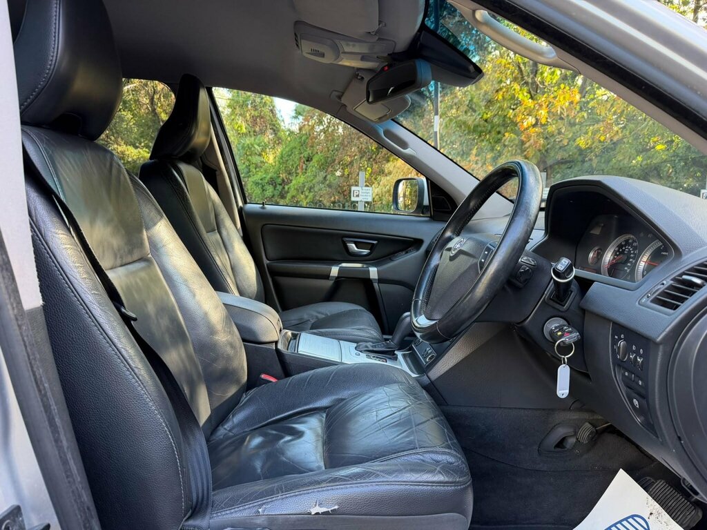 Volvo XC90 2.4L Se Lux Silver #11