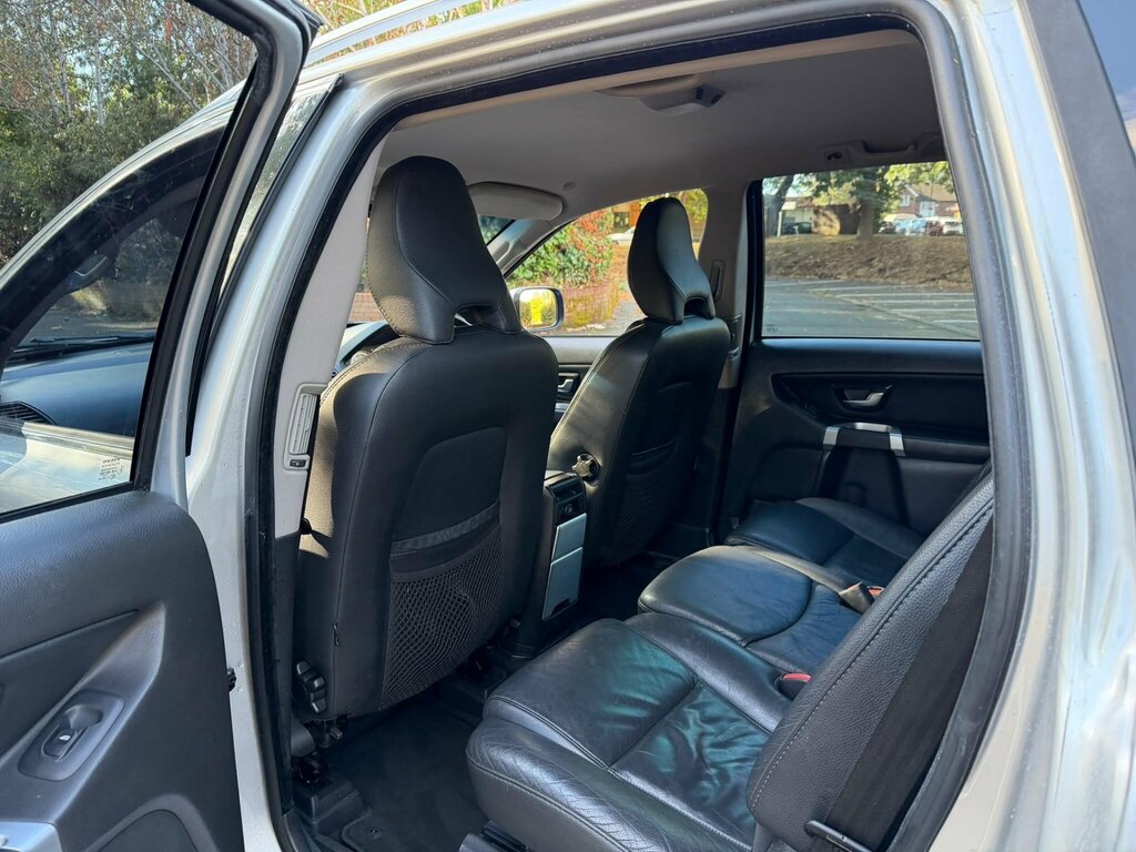 Volvo XC90 2.4L Se Lux Silver #17
