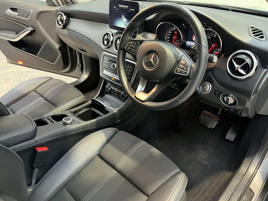 Mercedes-Benz GLA Class Gla 180 Urban Edition Black #9