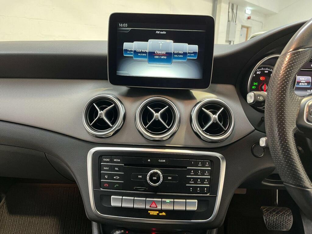Mercedes-Benz GLA Class Gla 180 Urban Edition Black #16