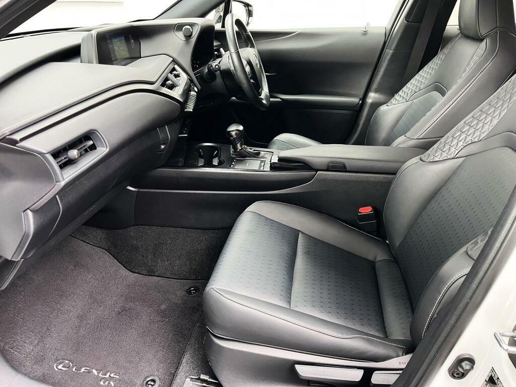 Lexus UX 2.0 250H Premium Sport Edition Suv White #6