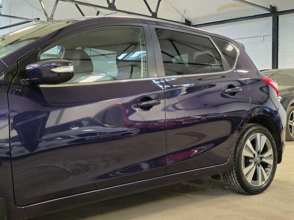 Nissan Pulsar Tekna White #33