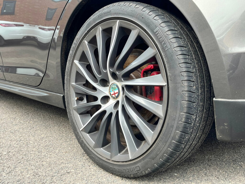 Alfa Romeo Giulietta Hatchback Red #11