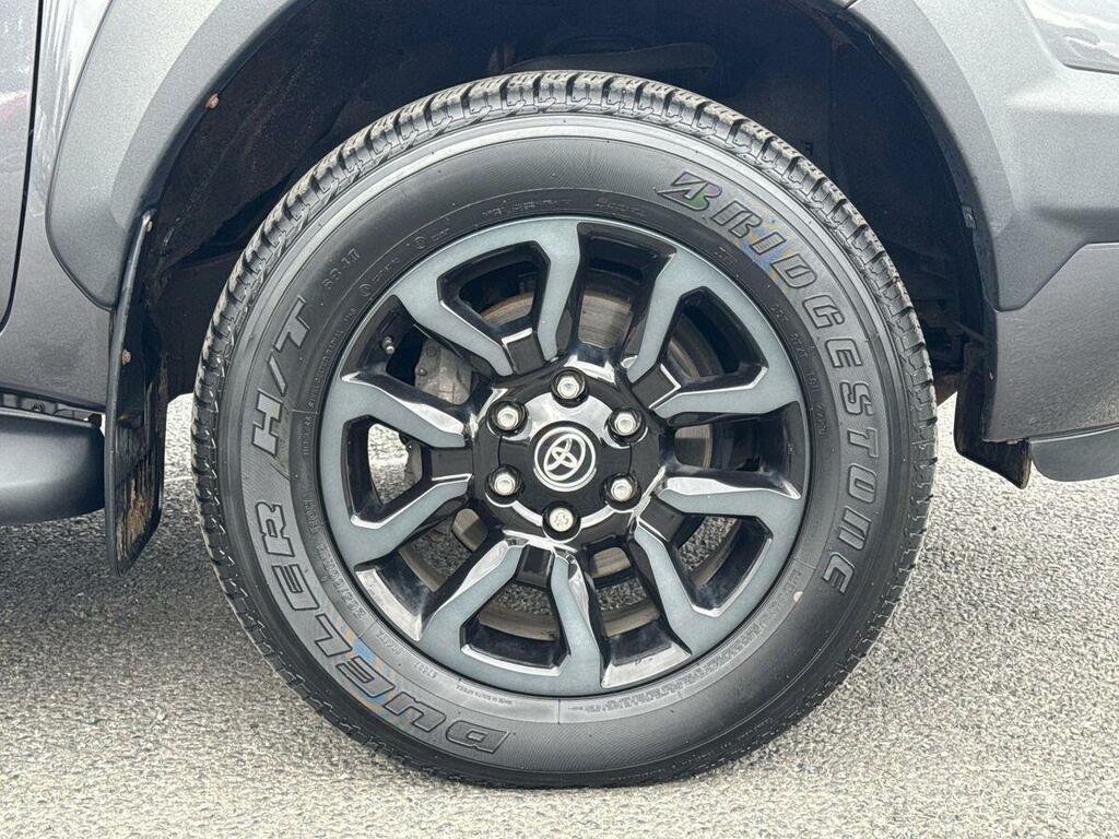 Toyota HILUX Invincible X Dcab Pick Up 2.8 D-4d Grey #5