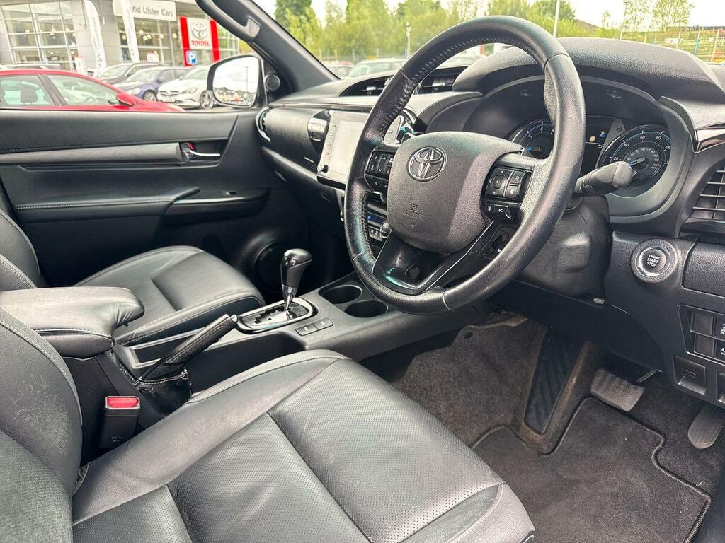 Toyota HILUX Invincible X Dcab Pick Up 2.8 D-4d Grey #6