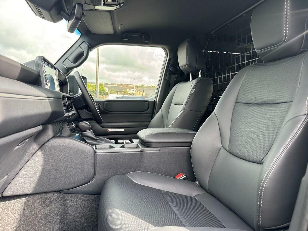 Toyota Land Cruiser 2.8D 205 Commercial Black #2
