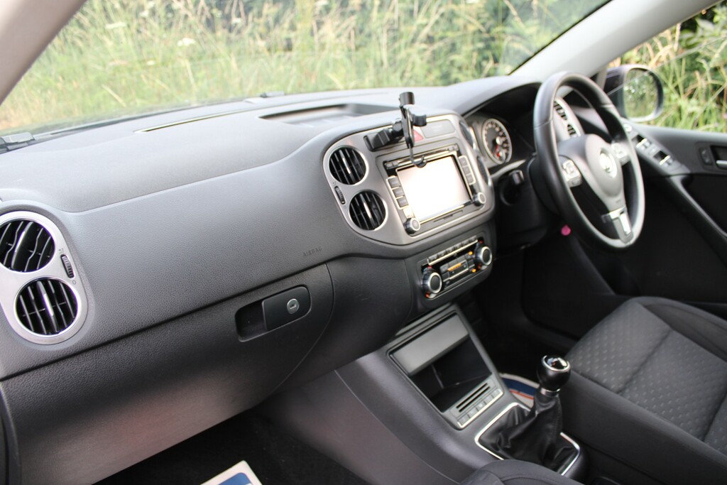 Volkswagen Tiguan 2.0 Tdi Bluemotion Tech Match Black #5