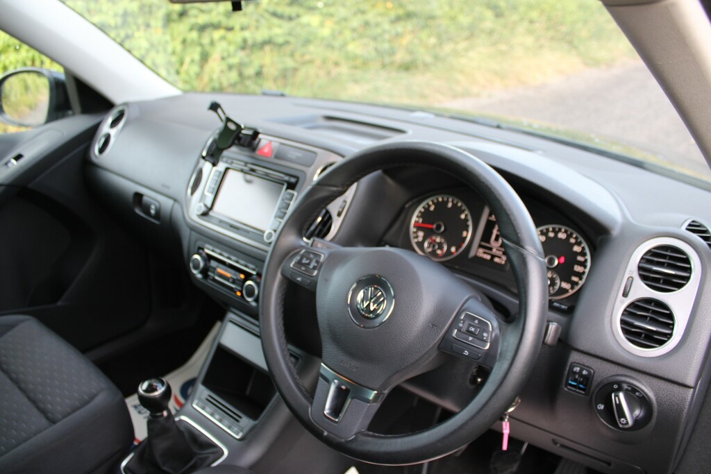 Volkswagen Tiguan Silver #9