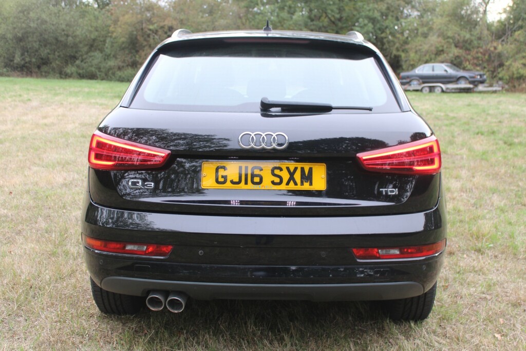 Audi Q3 2.0 Tdi Se Black #4