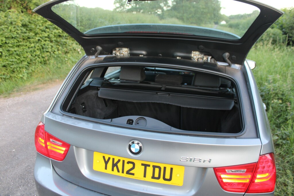 BMW 3 Series 2012 12 2.0 Red #18