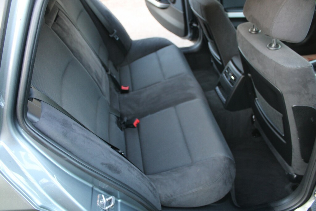 BMW 3 Series 2012 12 2.0 Red #7