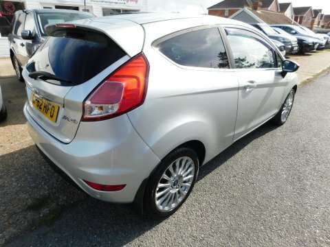 Ford Fiesta 1.0 Titanium 79 Bhp Red #3