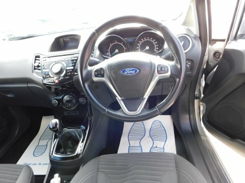 Ford Fiesta 1.0 Titanium 79 Bhp Red #8