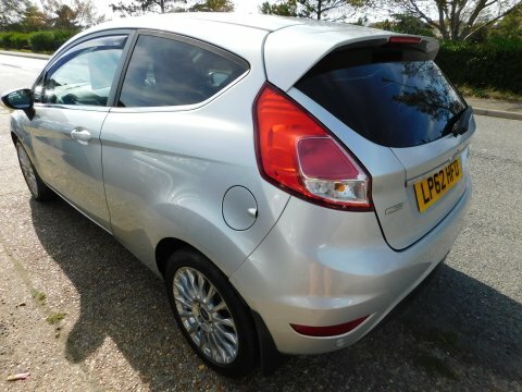 Ford Fiesta 1.0 Titanium 79 Bhp Red #5