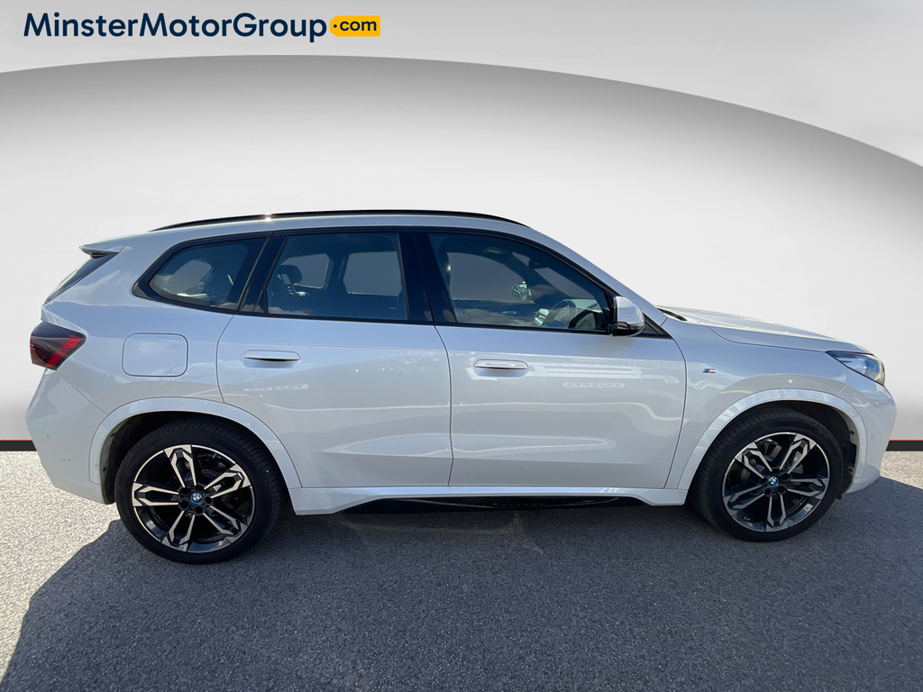 BMW iX1 Xdrive 30 M Sport White #2