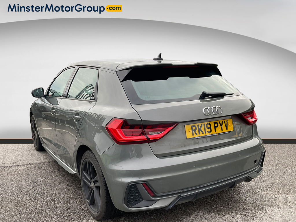 Audi A1 A1 Sportback 40 Tfsi S Line Competition S-a Red #4