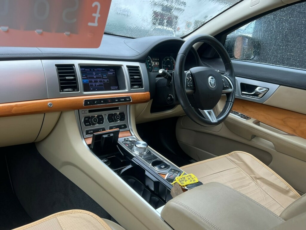 Jaguar XF 2.2D Premium Luxury Grey #28