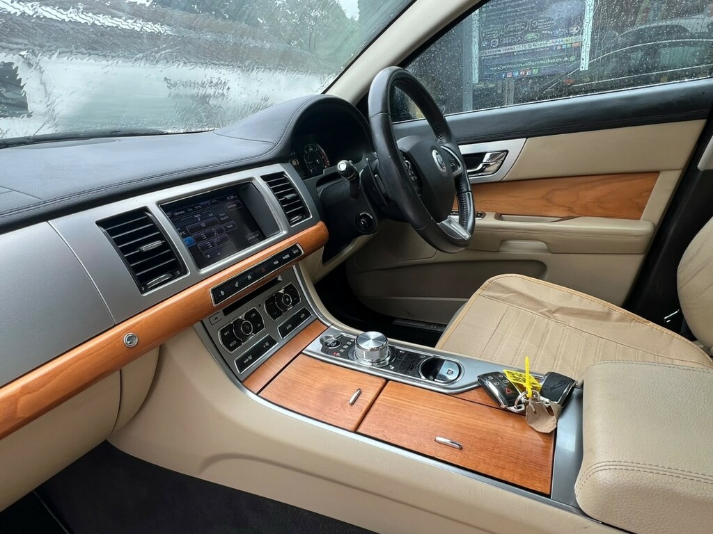 Jaguar XF 2.2D Premium Luxury Grey #30