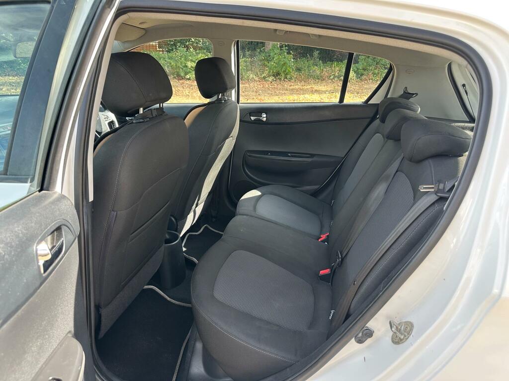 Hyundai I20 Active Black #12