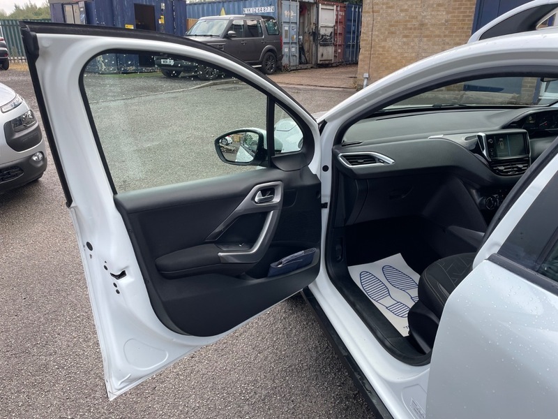 Peugeot 2008 Puretech Active Black #31