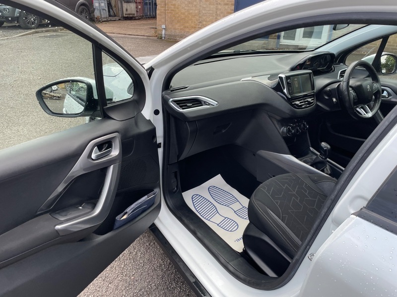 Peugeot 2008 Puretech Active Black #34