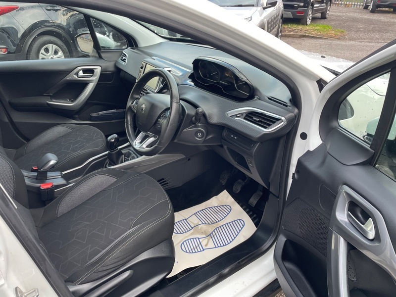 Peugeot 2008 Puretech Active Black #16
