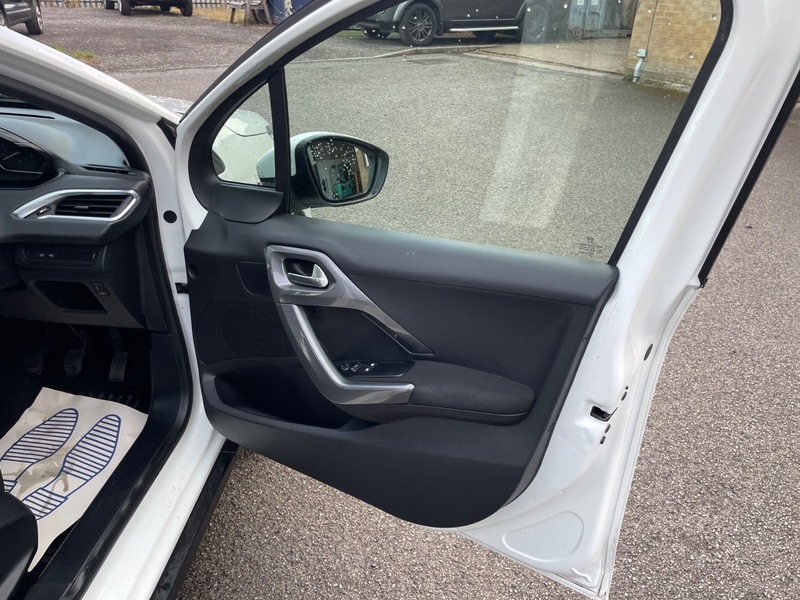 Peugeot 2008 Puretech Active Black #14