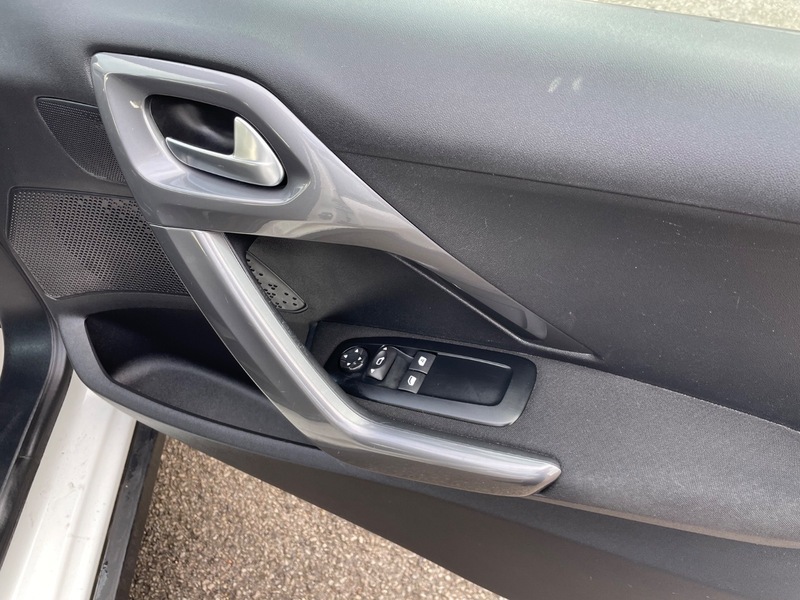 Peugeot 2008 Puretech Active Black #15